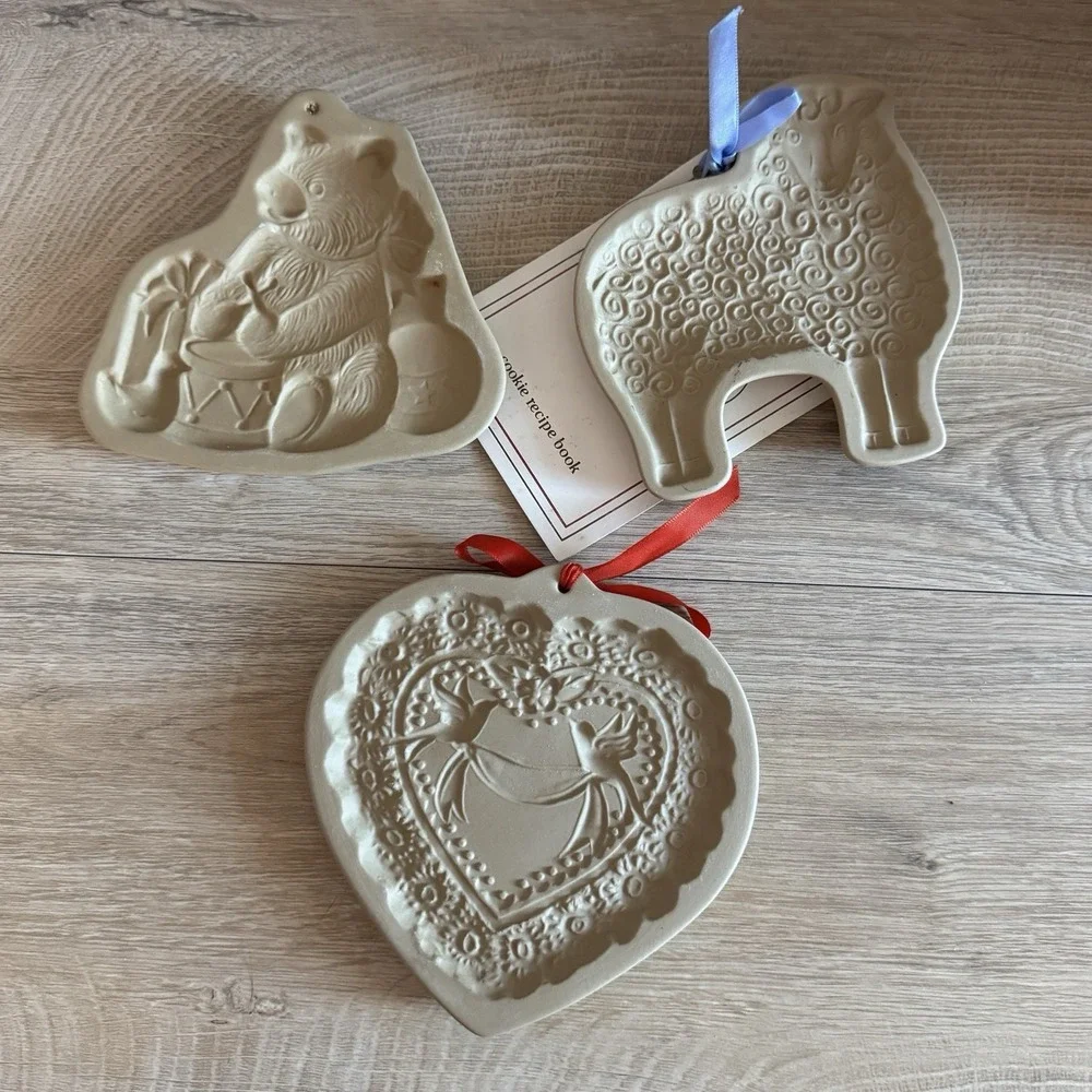 Brown Bag Cookie Art Molds Heart Bear Lamb Cookbook Rustic Lot Of 3 1985 Vintage